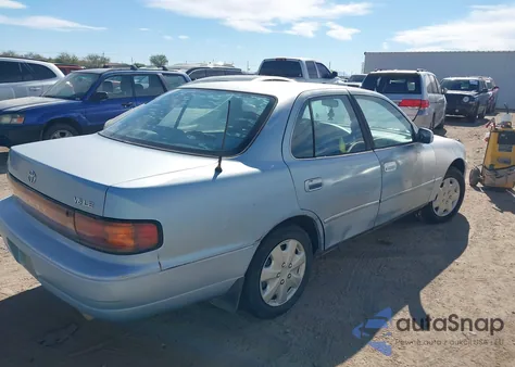 1993 Toyota Camry Le z USA, uszkodzony, nr VIN 4T1VK12E5PU098942